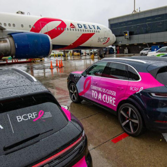 UN CIELO ROSA: LE INIZIATIVE DELTA AIR LINES PER IL MESE DELLA PREVENZIONE DEL CANCRO AL SENO